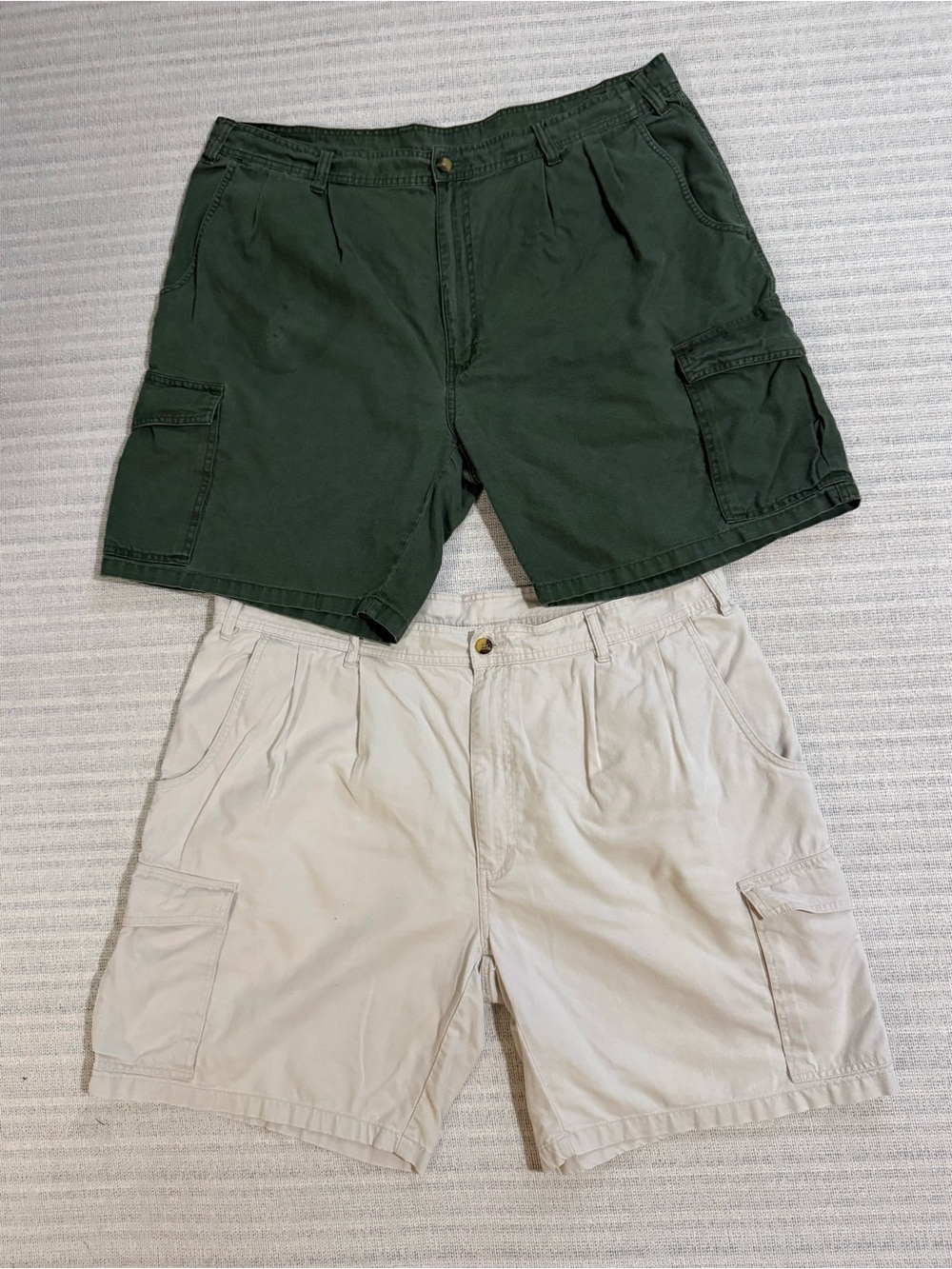 St John's Bay Cotton Ramie Cargo Shorts Men's Sz 42 Green and Khaki